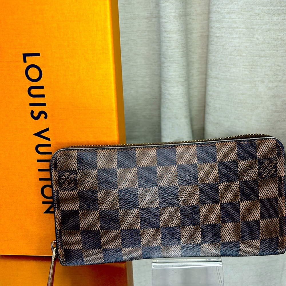 Louis Vuitton Zippy Wallet Ebene